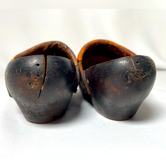 Antique black wooden child sized pair of clogs sabots w/ embossed brown leather - Picture 4 of 13